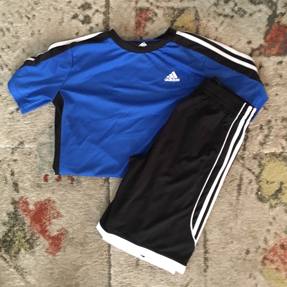 SALE🎈ADIDAS Boys Tee and Short Set
